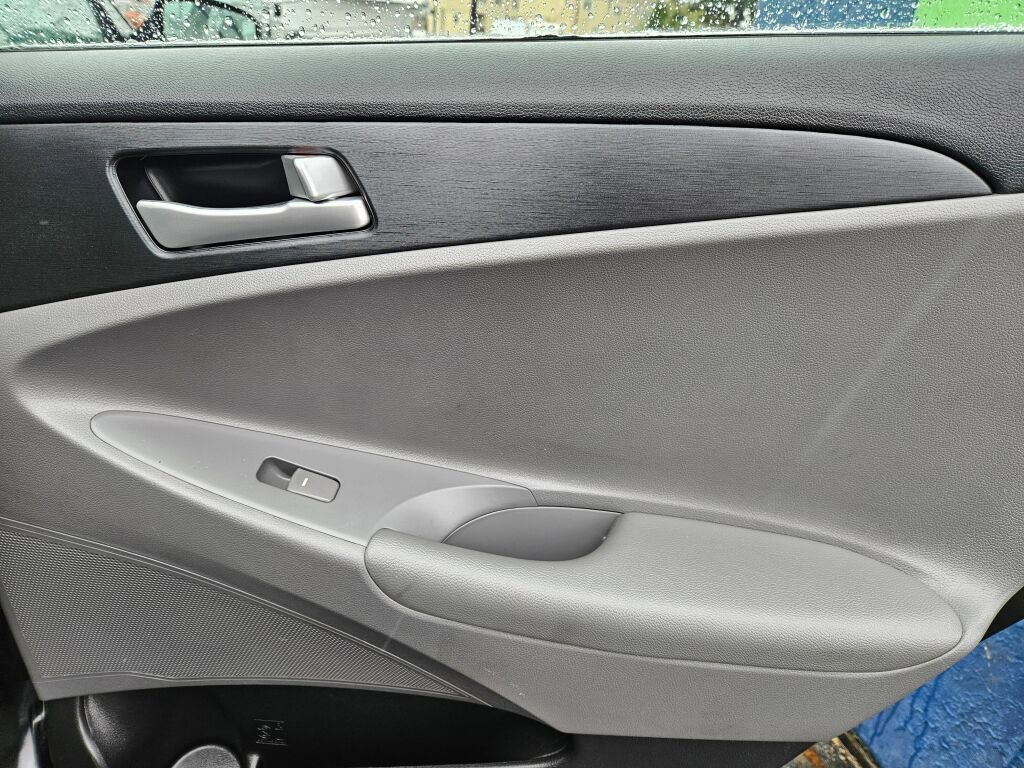 Used 2011 Hyundai Sonata GLS FWD image 16
