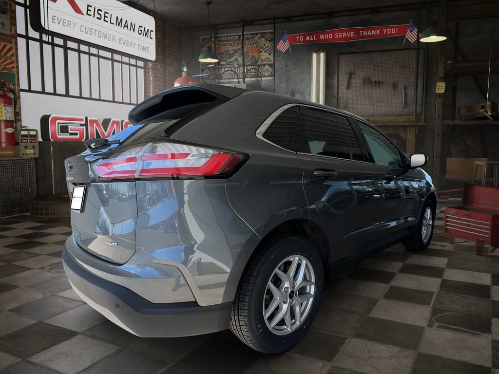 Used 2024 Ford Edge SEL image 3