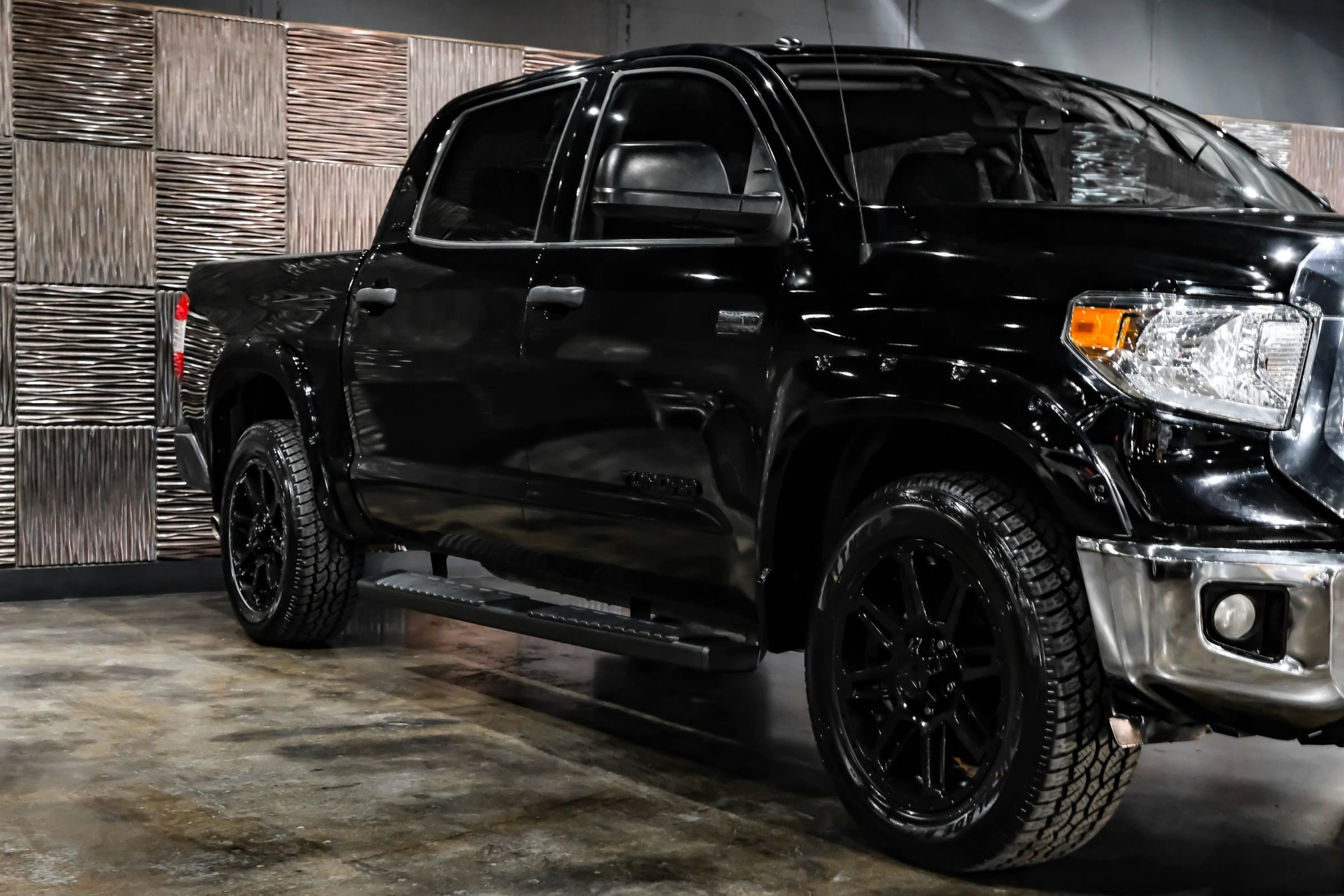 Used 2019 Toyota Tundra SR5 w/ SR5 Upgrade Package AWD/4WD image 5