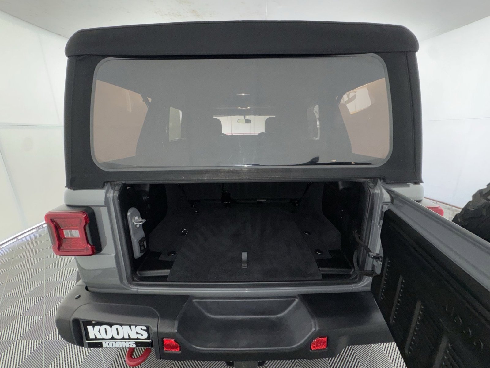 Used 2019 Jeep Wrangler Unlimited Rubicon w/ Dual Top Group AWD/4WD image 24