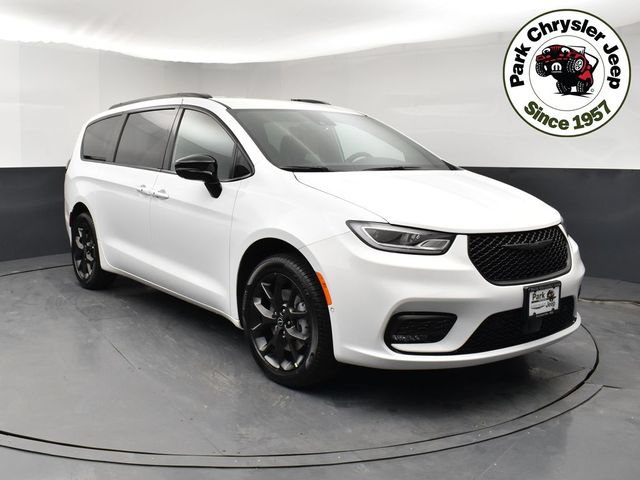 New 2026 Chrysler Pacifica Select w/ S Appearance Package AWD/4WD image 1