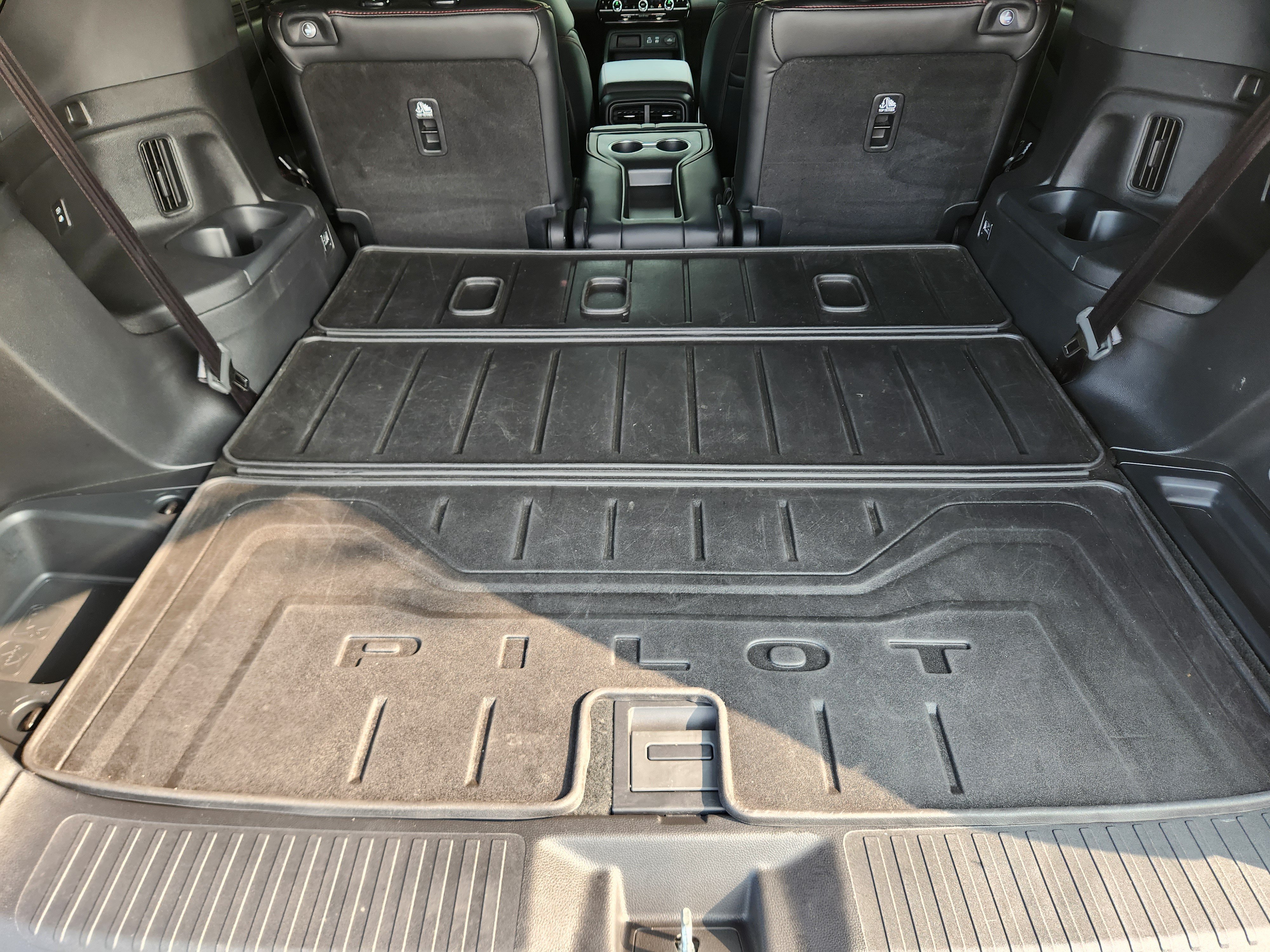 Used 2025 Honda Pilot Black Edition image 31