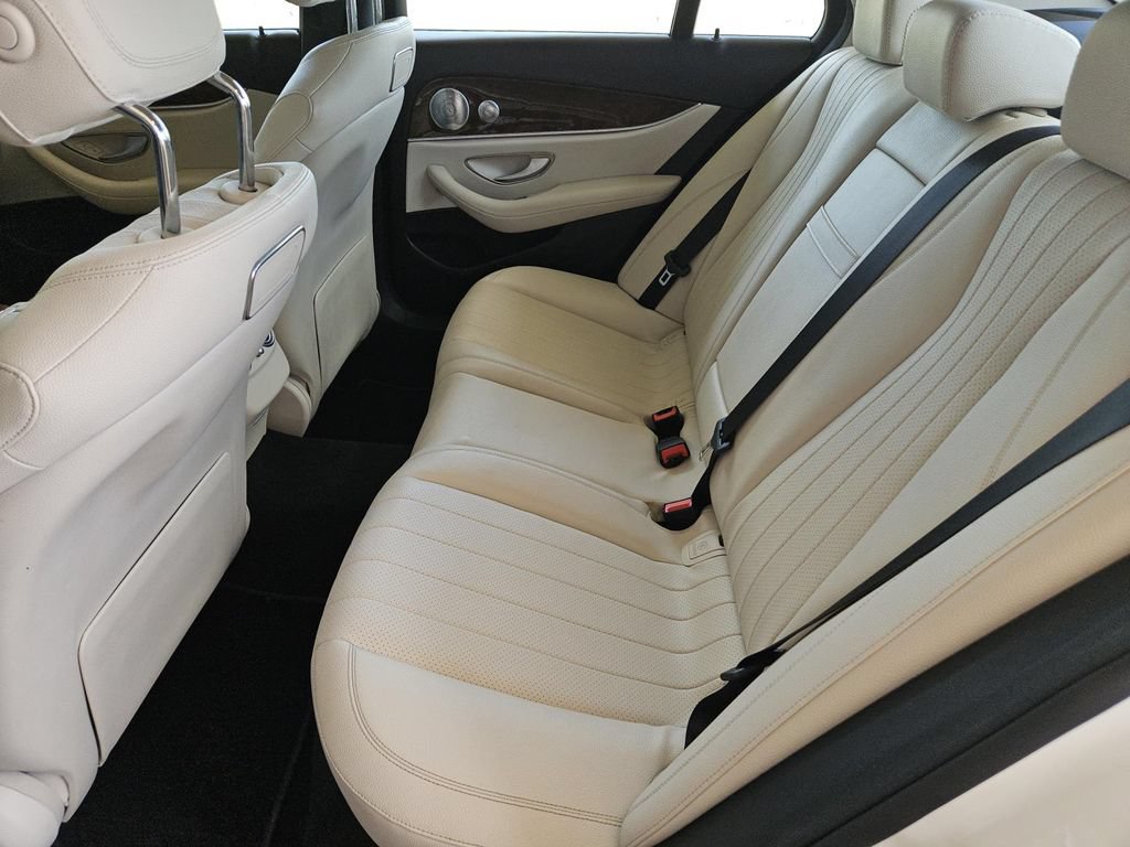 Used 2019 Mercedes-Benz E 300 4MATIC image 32