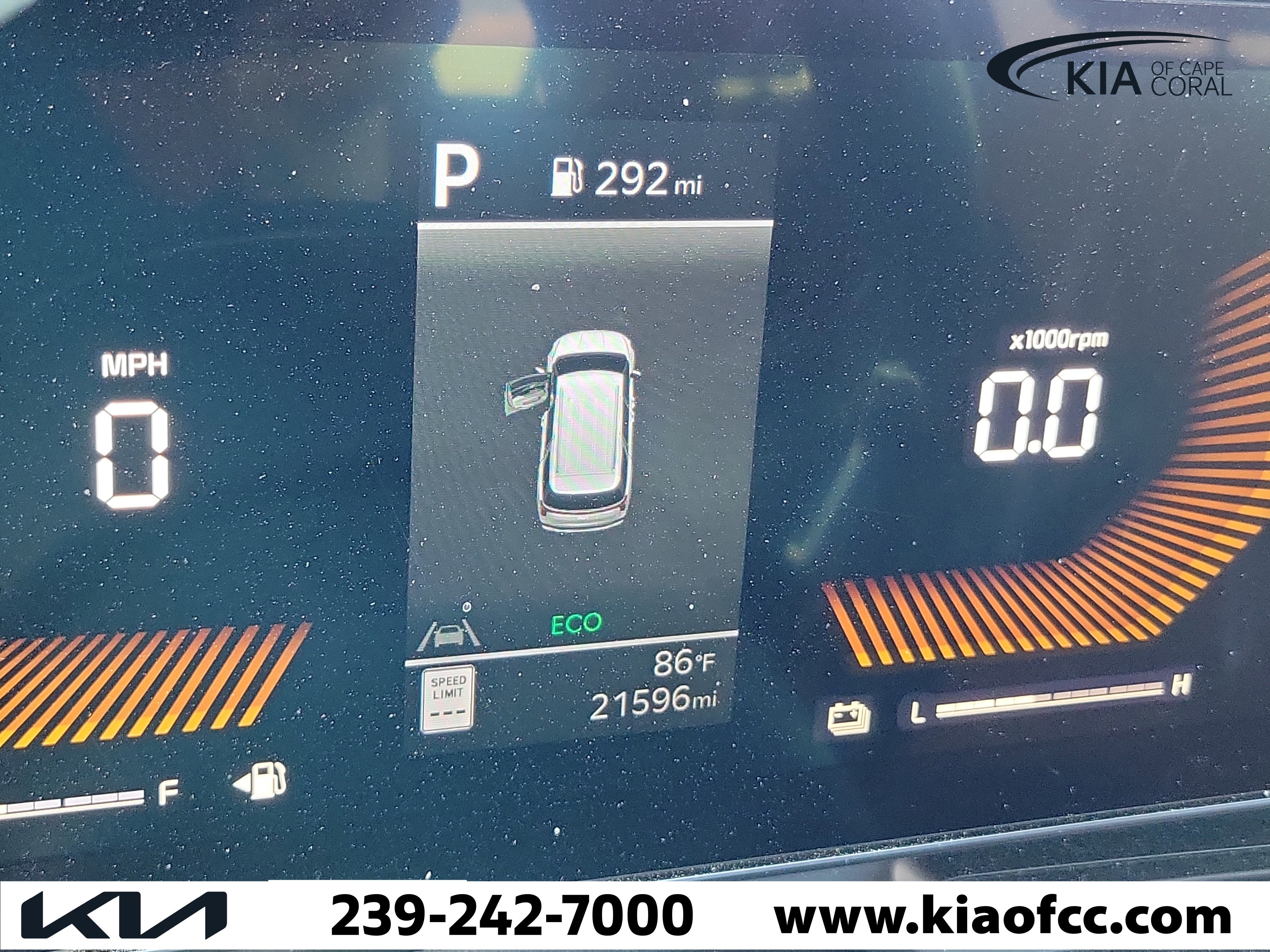 Used 2025 Kia Carnival EX FWD image 30