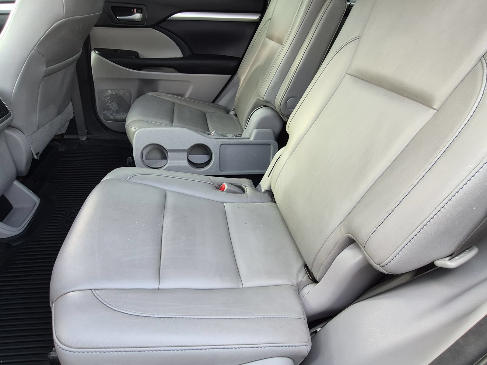 Used 2017 Toyota Highlander XLE AWD/4WD image 17