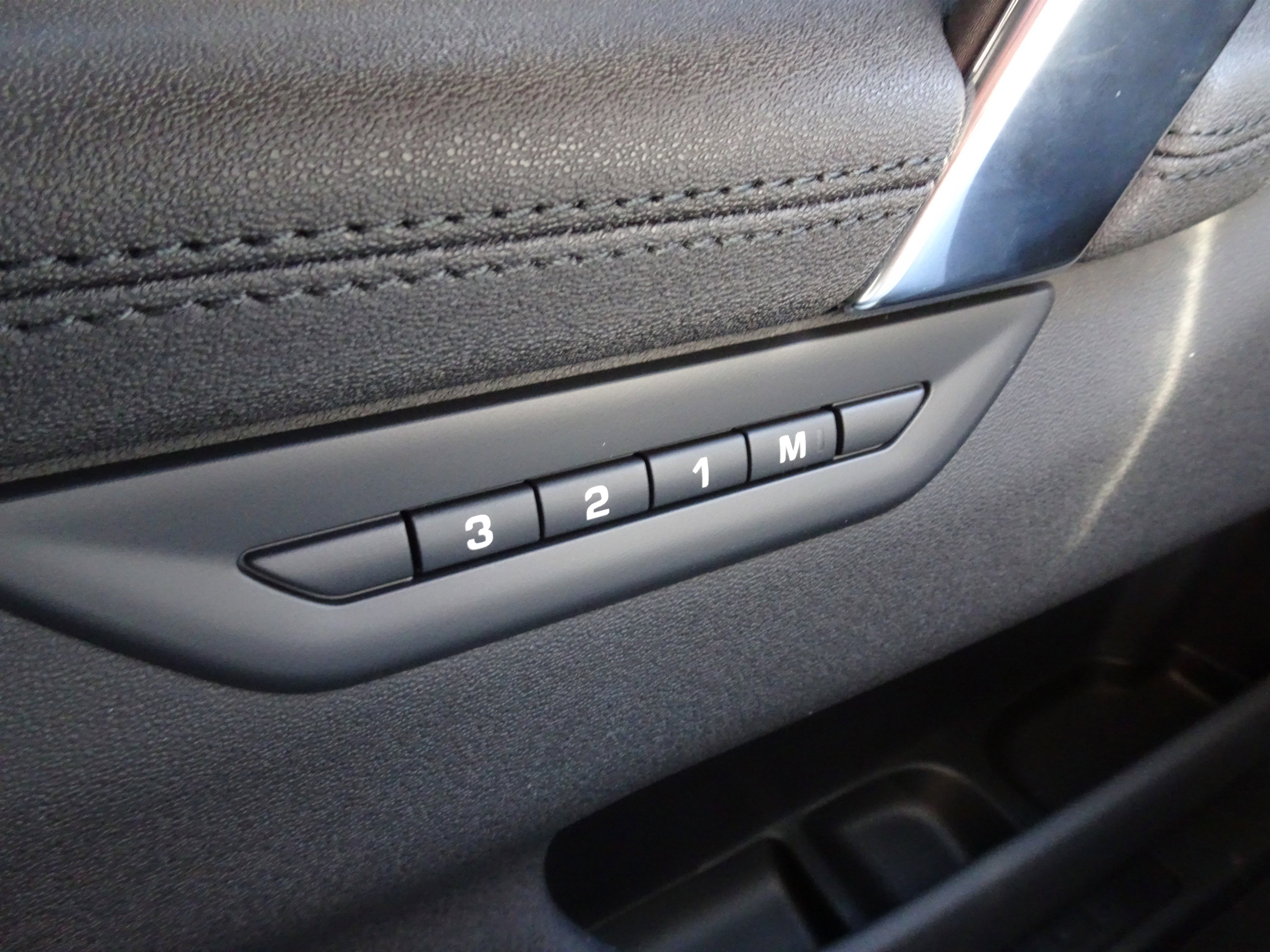 New 2025 Land Rover Discovery Sport S image 27