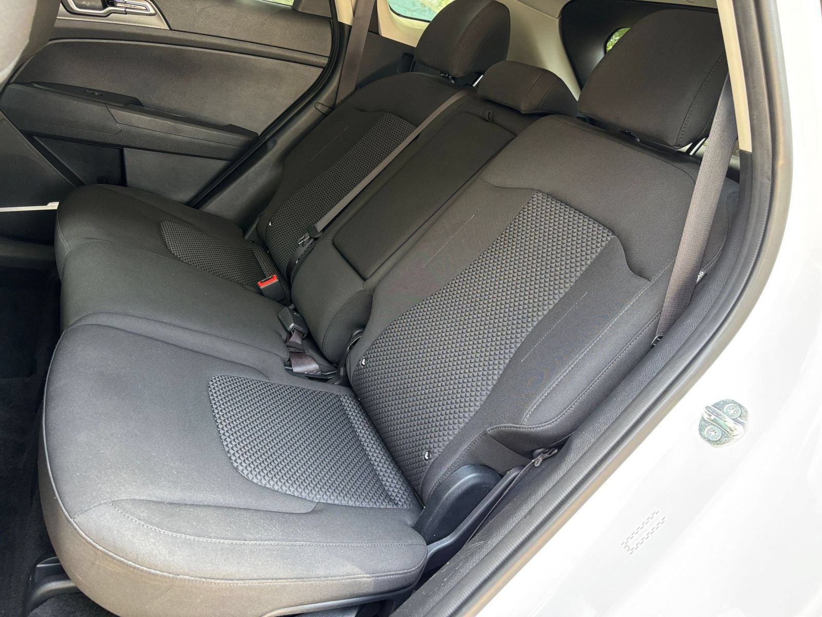 Used 2025 Kia Sportage LX FWD image 37