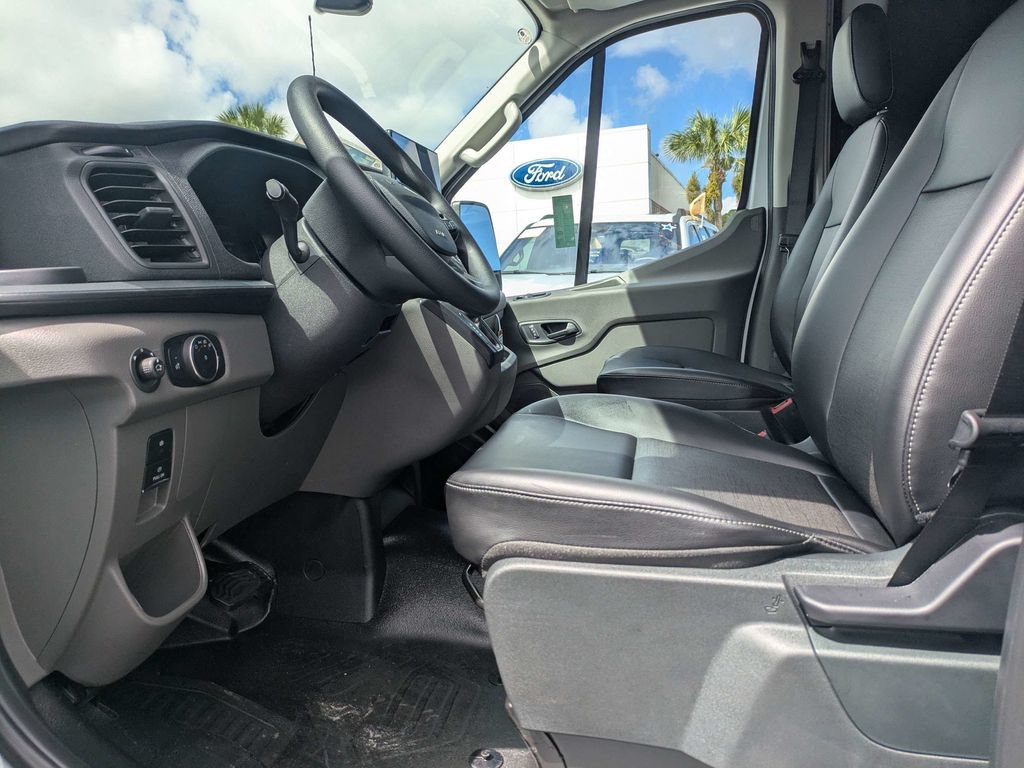 New 2026 Ford Transit 250 148 Medium Roof w/ Load Area Protection Package RWD image 19