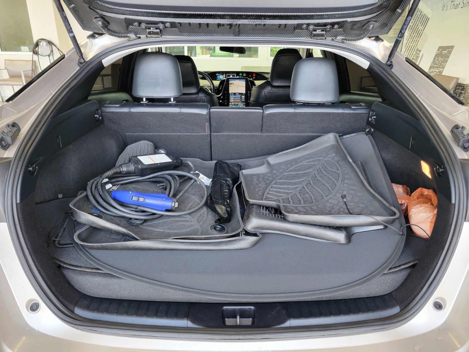 Used 2018 Toyota Prius Prime Premium w/ Carpet Mat Package FWD image 13