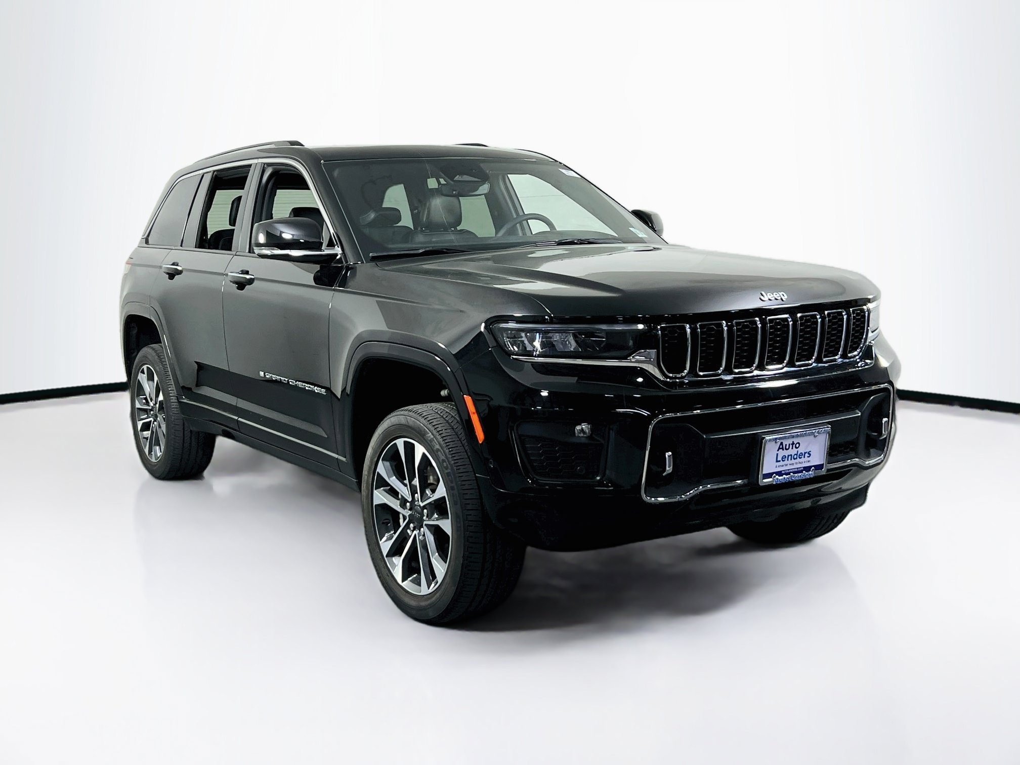 Used 2023 Jeep Grand Cherokee Overland AWD/4WD image 3