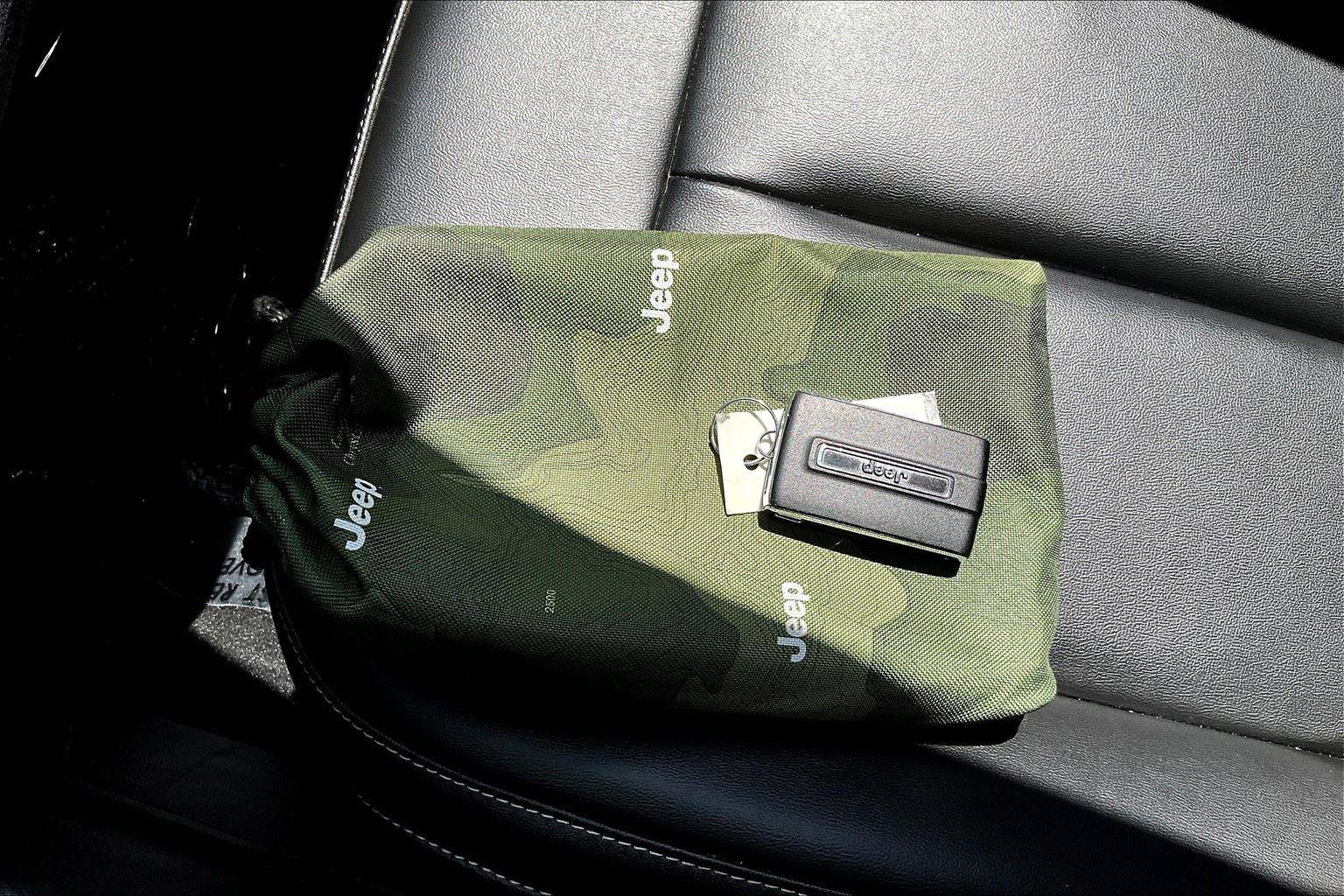 Used 2023 Jeep Grand Cherokee 4WD 4xe image 12