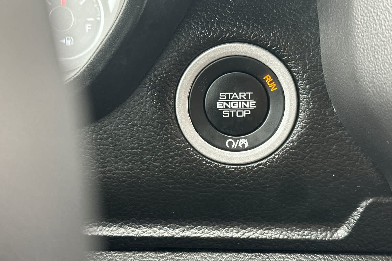 Used 2025 RAM 1500 Laramie AWD/4WD image 27