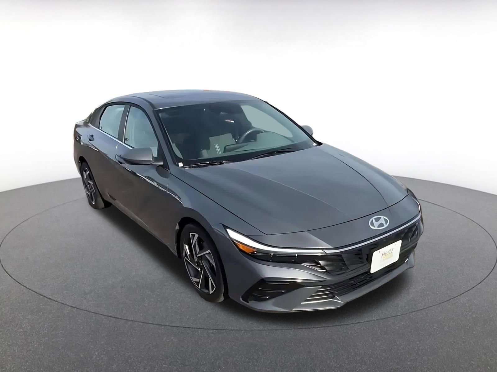 Used 2025 Hyundai Elantra SEL image 3