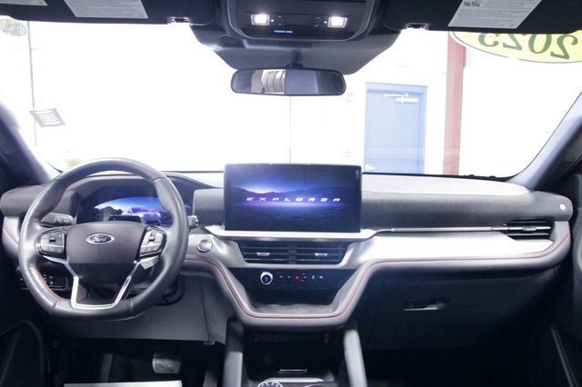 Used 2025 Ford Explorer ST-Line w/ ST-Line Street Pack AWD/4WD image 14