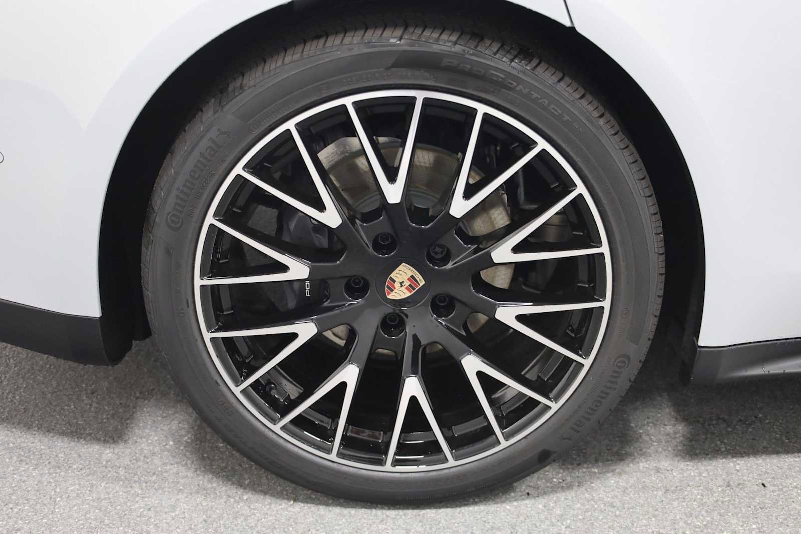 Used 2025 Porsche Panamera 4 image 36