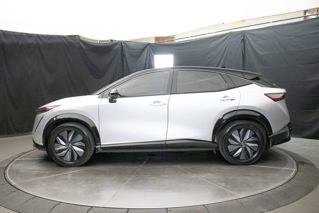 Used 2023 Nissan Ariya AWD image 9
