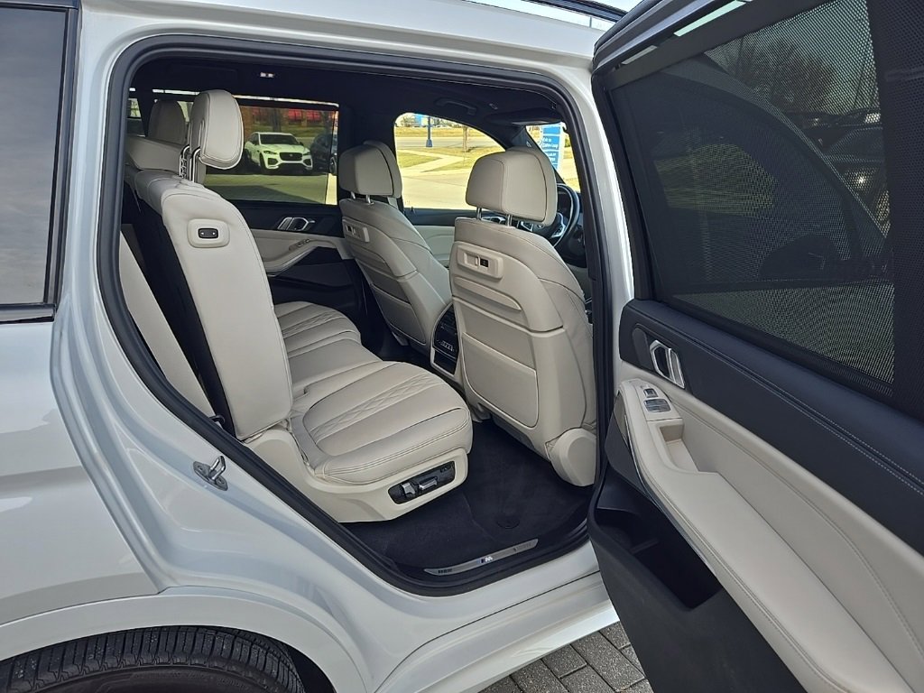 Used 2022 BMW X7 M50i image 19