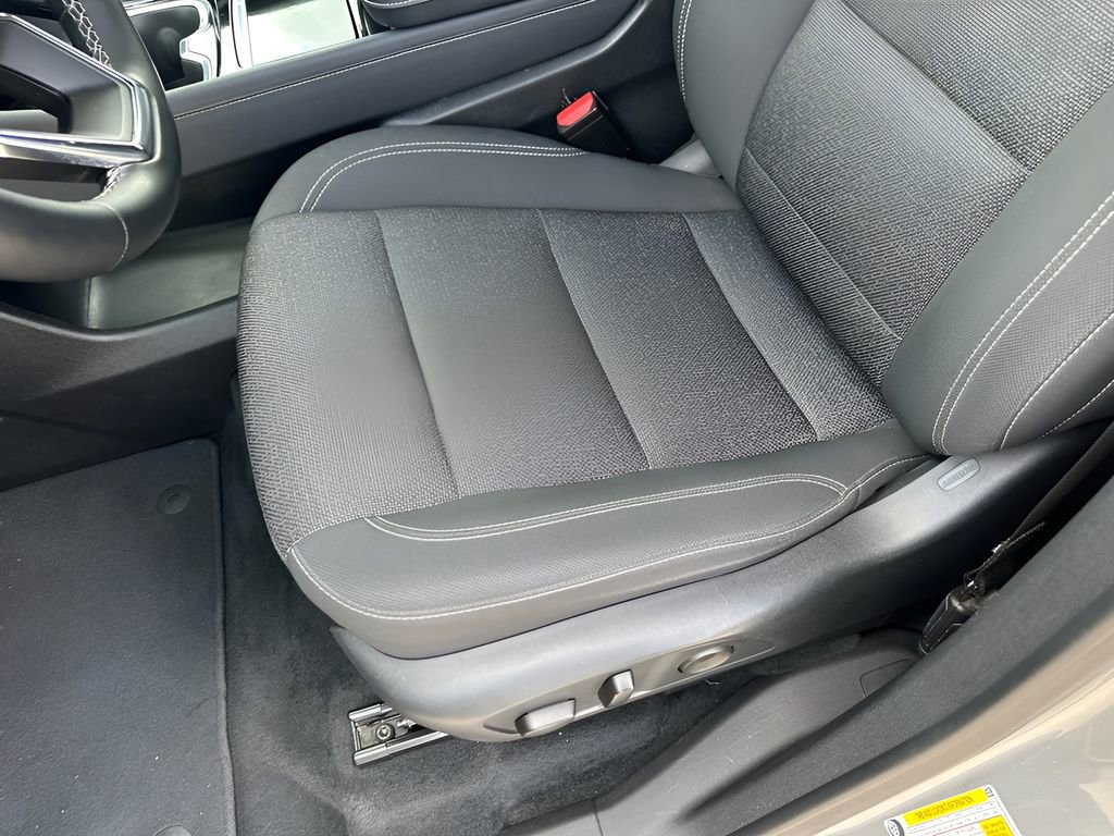 Used 2024 Chevrolet Traverse LT image 11