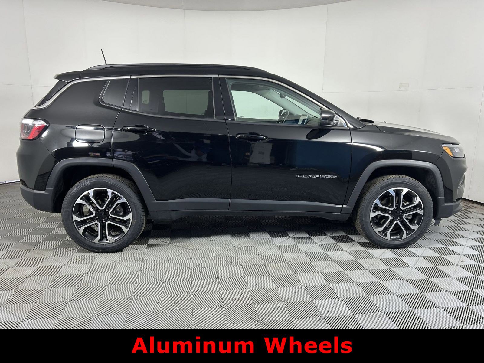 Used 2022 Jeep Compass Limited image 4