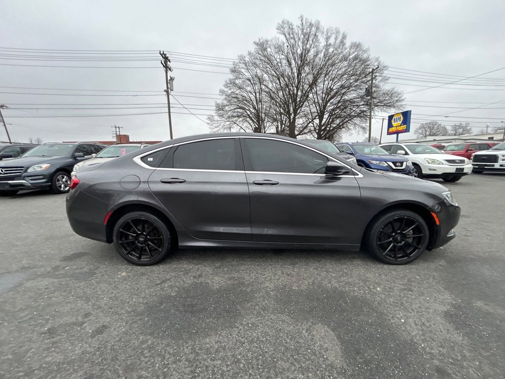 Used 2016 Chrysler 200 Limited image 4