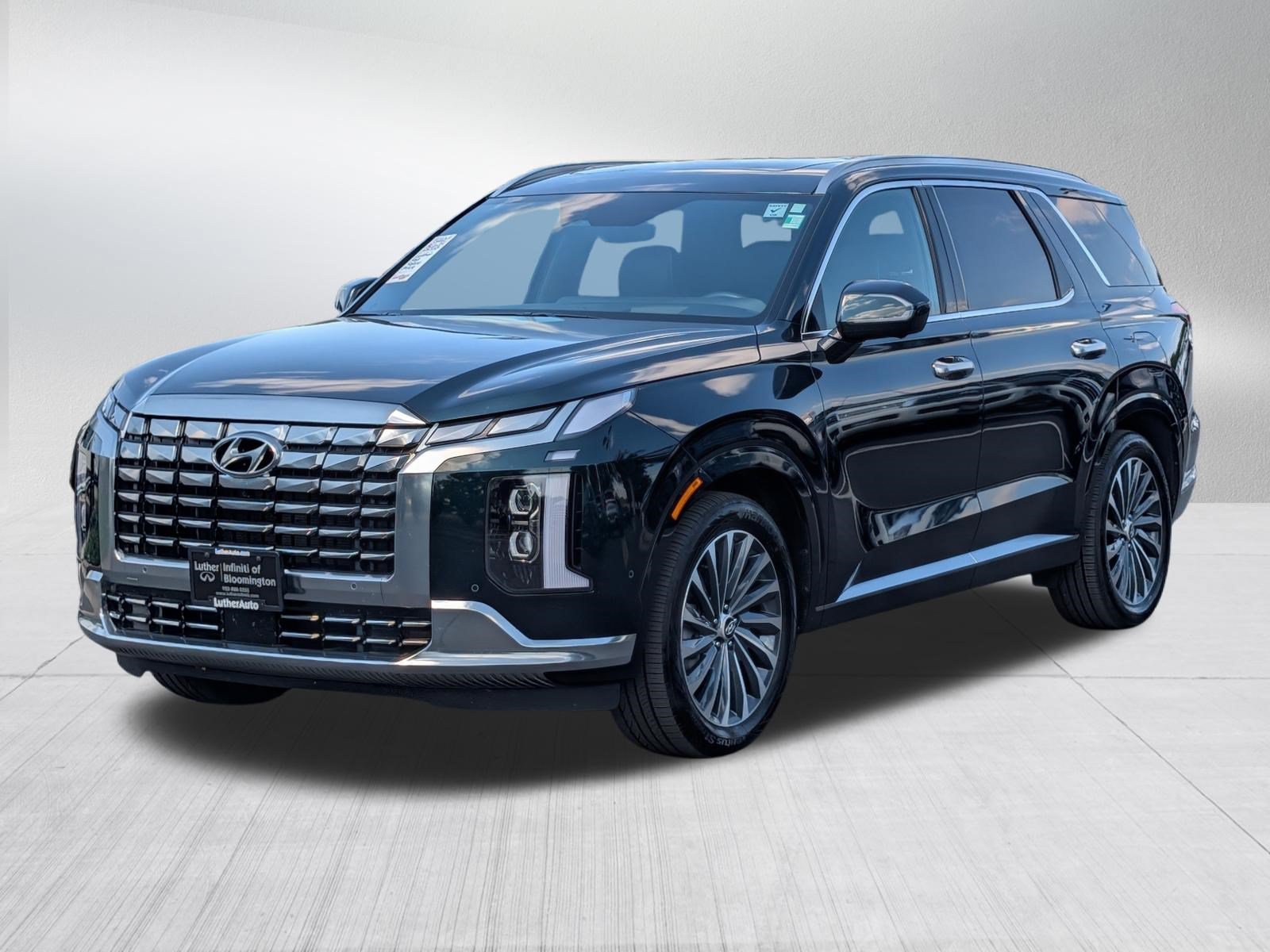 Used 2025 Hyundai Palisade Calligraphy AWD/4WD image 3