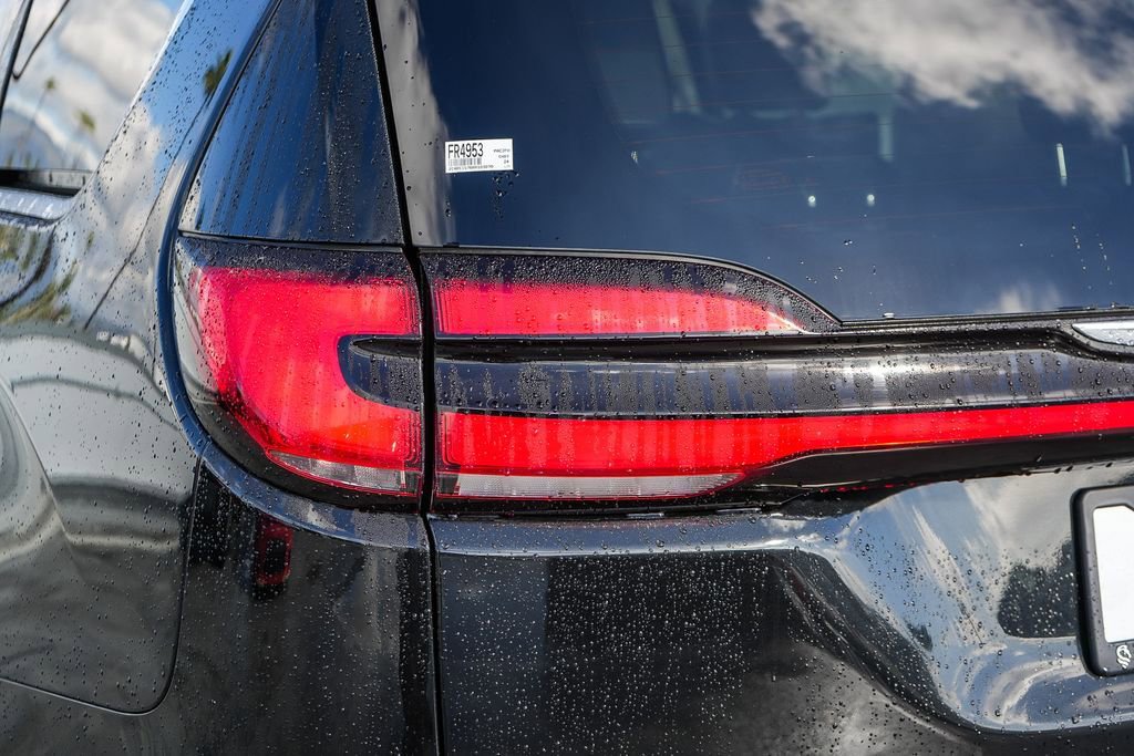 Certified 2024 Chrysler Pacifica Select image 10