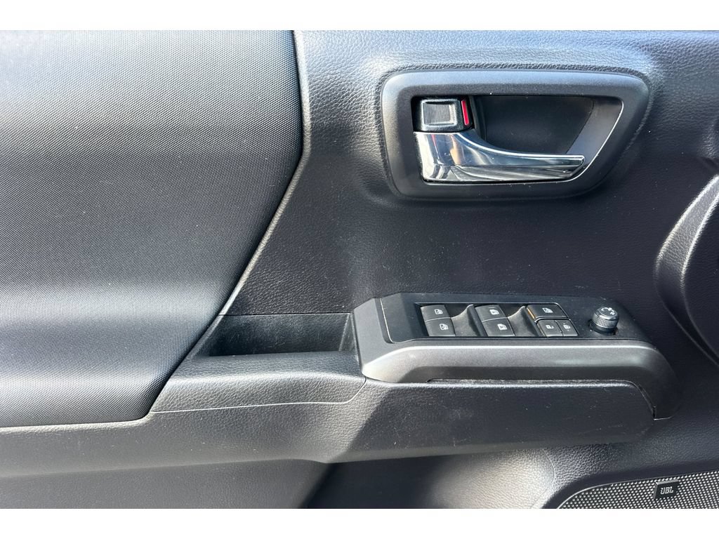 Used 2020 Toyota Tacoma TRD Off-Road w/ TRD Premium Off Road Package AWD/4WD image 11