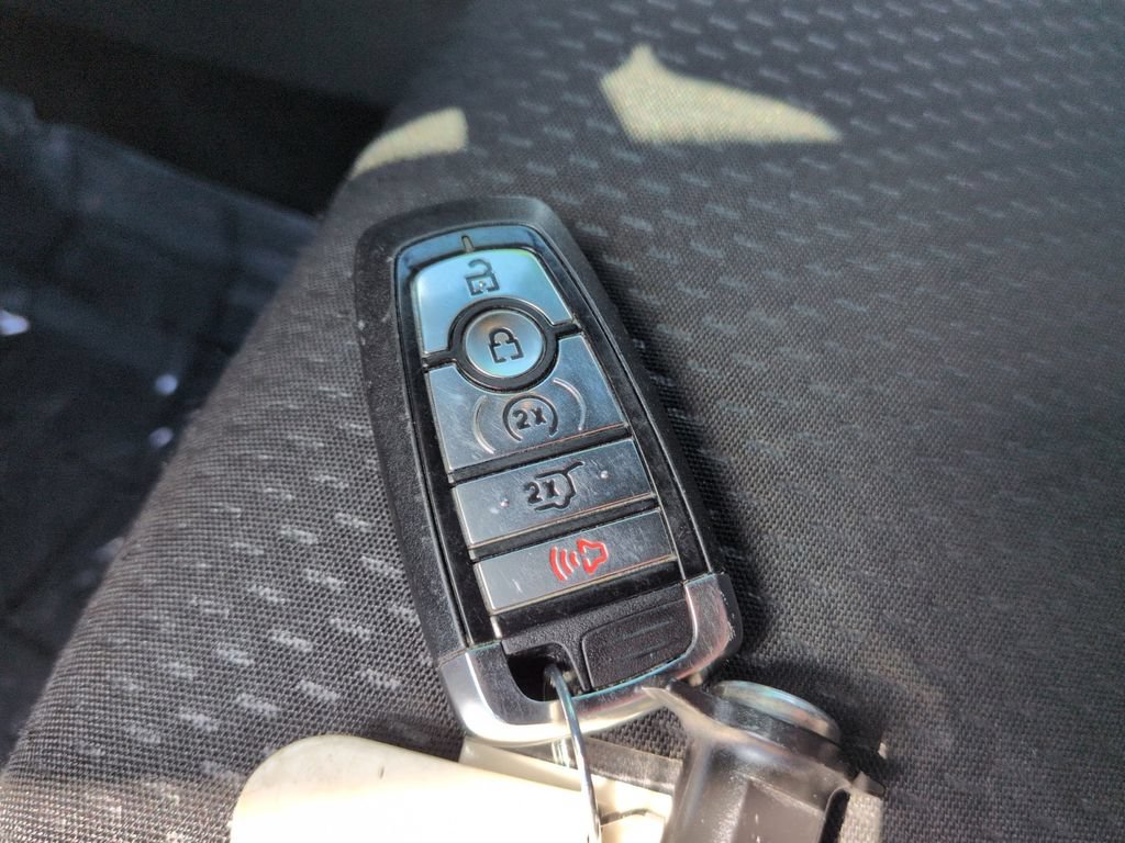 Used 2025 Ford Escape ST-Line Select AWD/4WD image 32