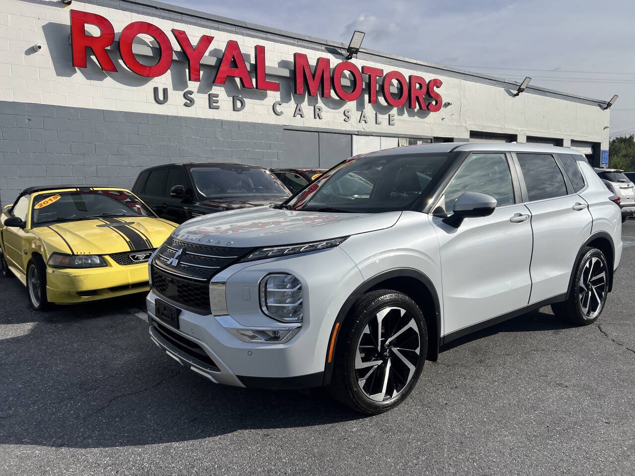 Used 2023 Mitsubishi Outlander SE