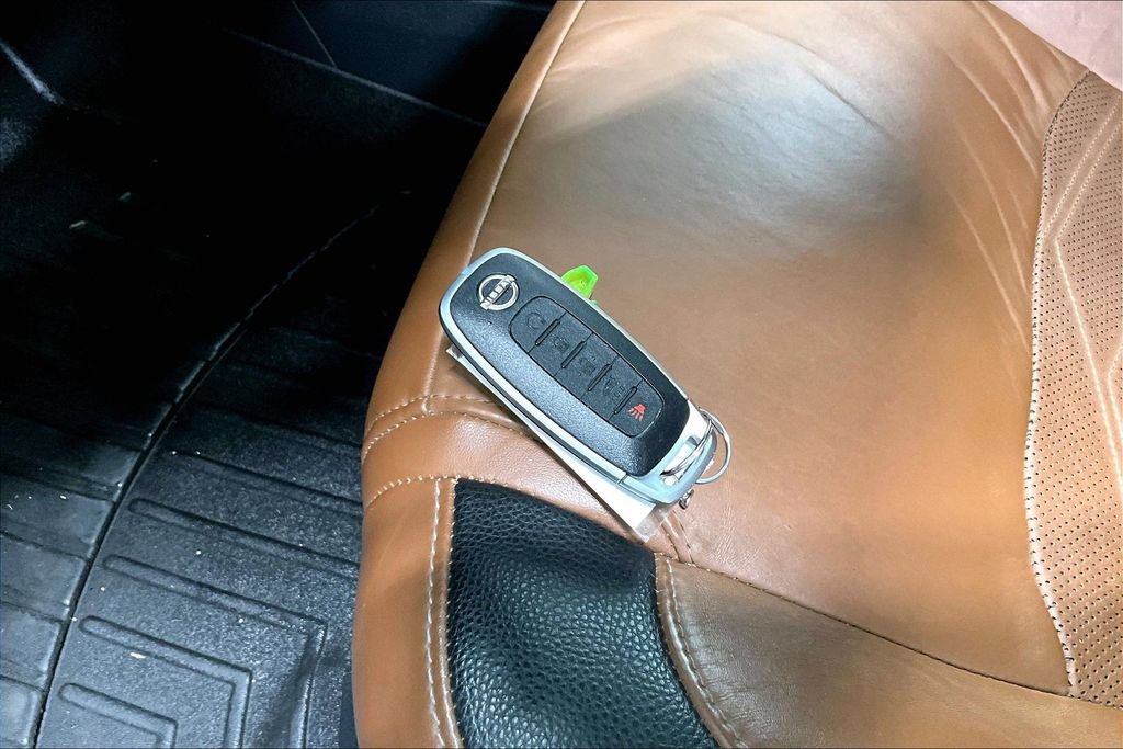Used 2023 Nissan Pathfinder Platinum FWD image 12