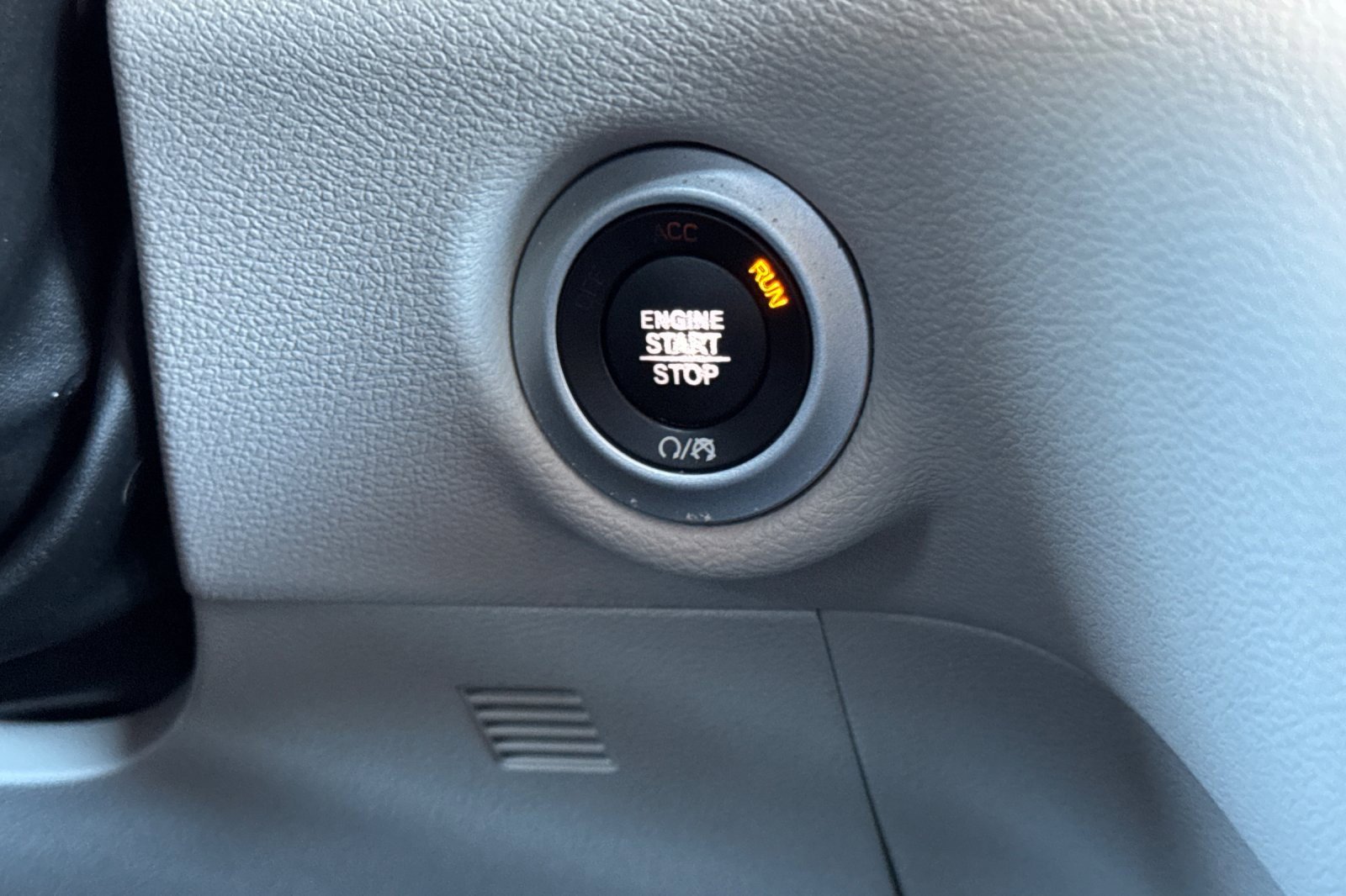 Used 2020 Chrysler Pacifica Touring-L w/ Tire & Wheel Group image 22