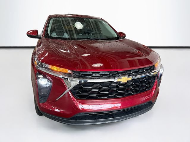 Used 2024 Chevrolet Trax LS w/ LS Convenience Package FWD image 3