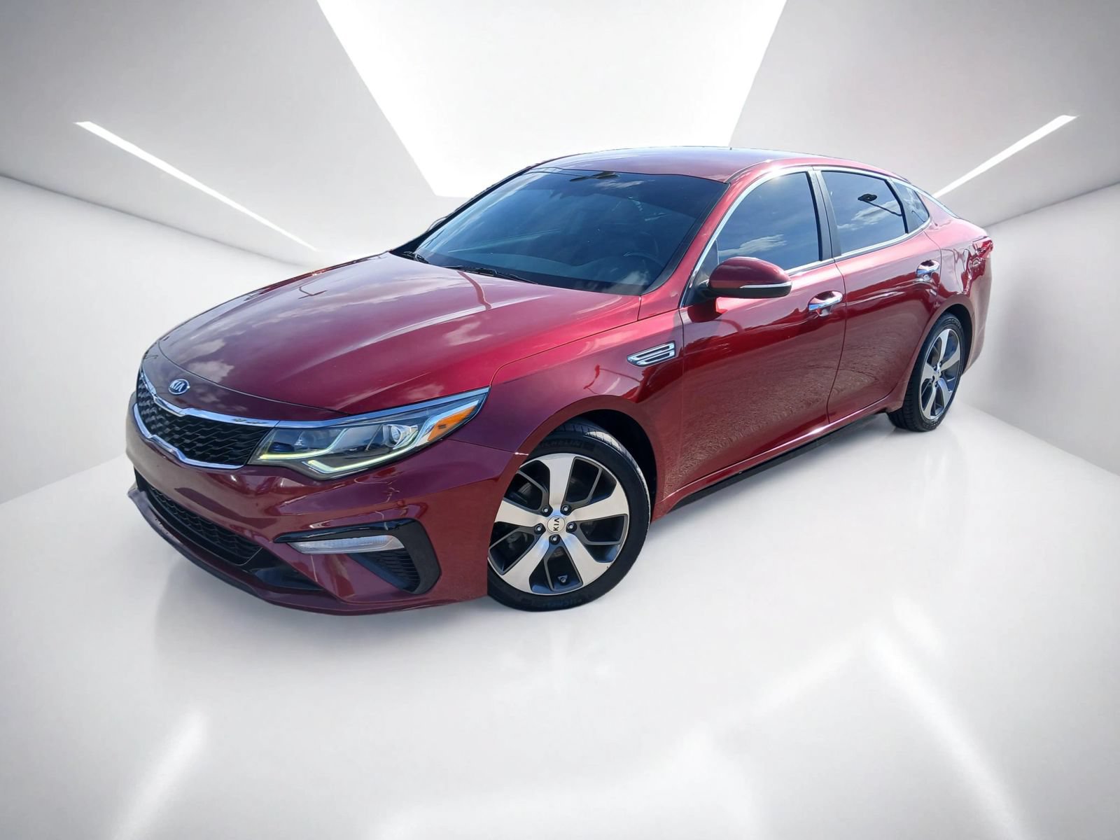 Used 2020 Kia Optima S FWD image 1