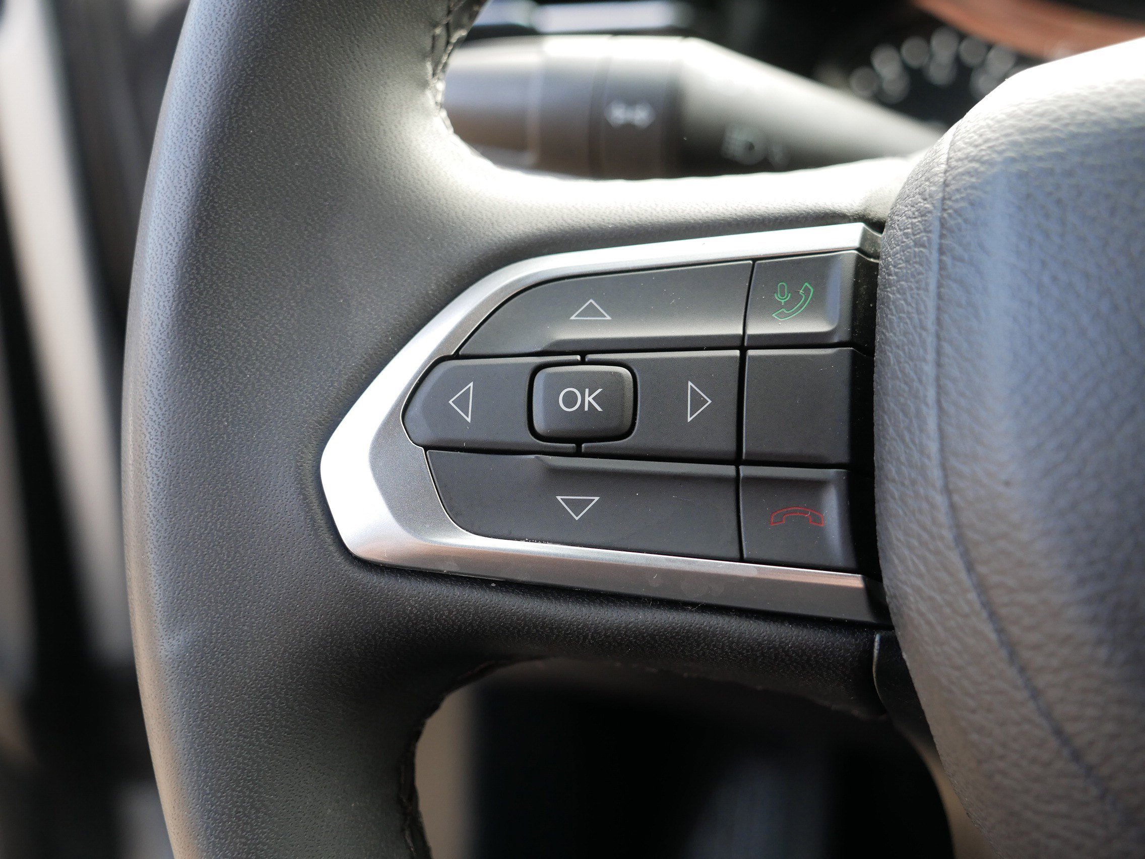 Used 2024 Jeep Compass Latitude image 28