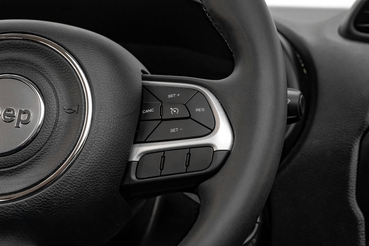 Used 2021 Jeep Renegade Latitude AWD/4WD image 15