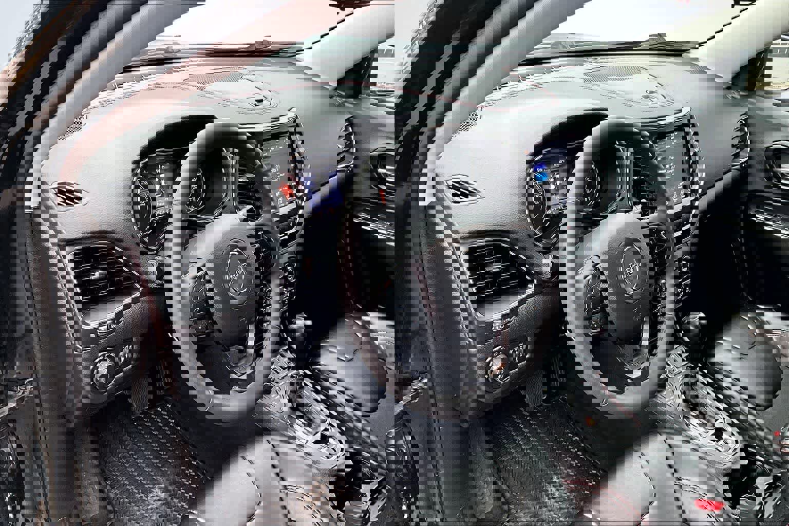 Used 2022 Jeep Cherokee Trailhawk image 2