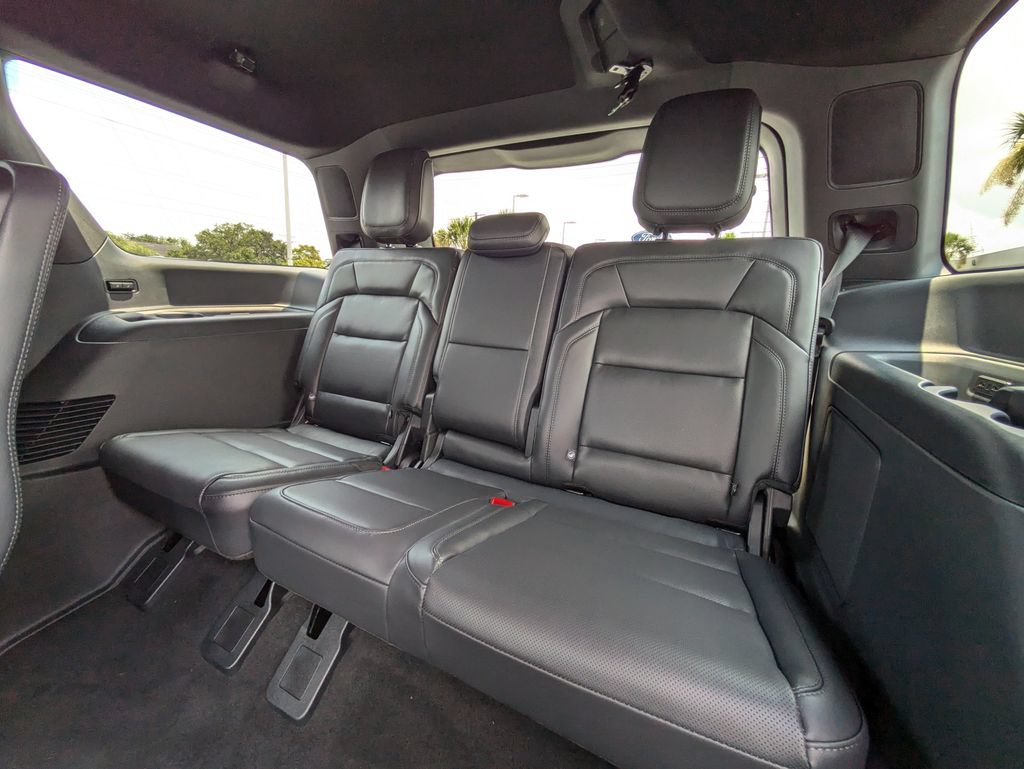 New 2027 Lincoln Navigator Reserve w/ Jet Appearance Package RWD image 13