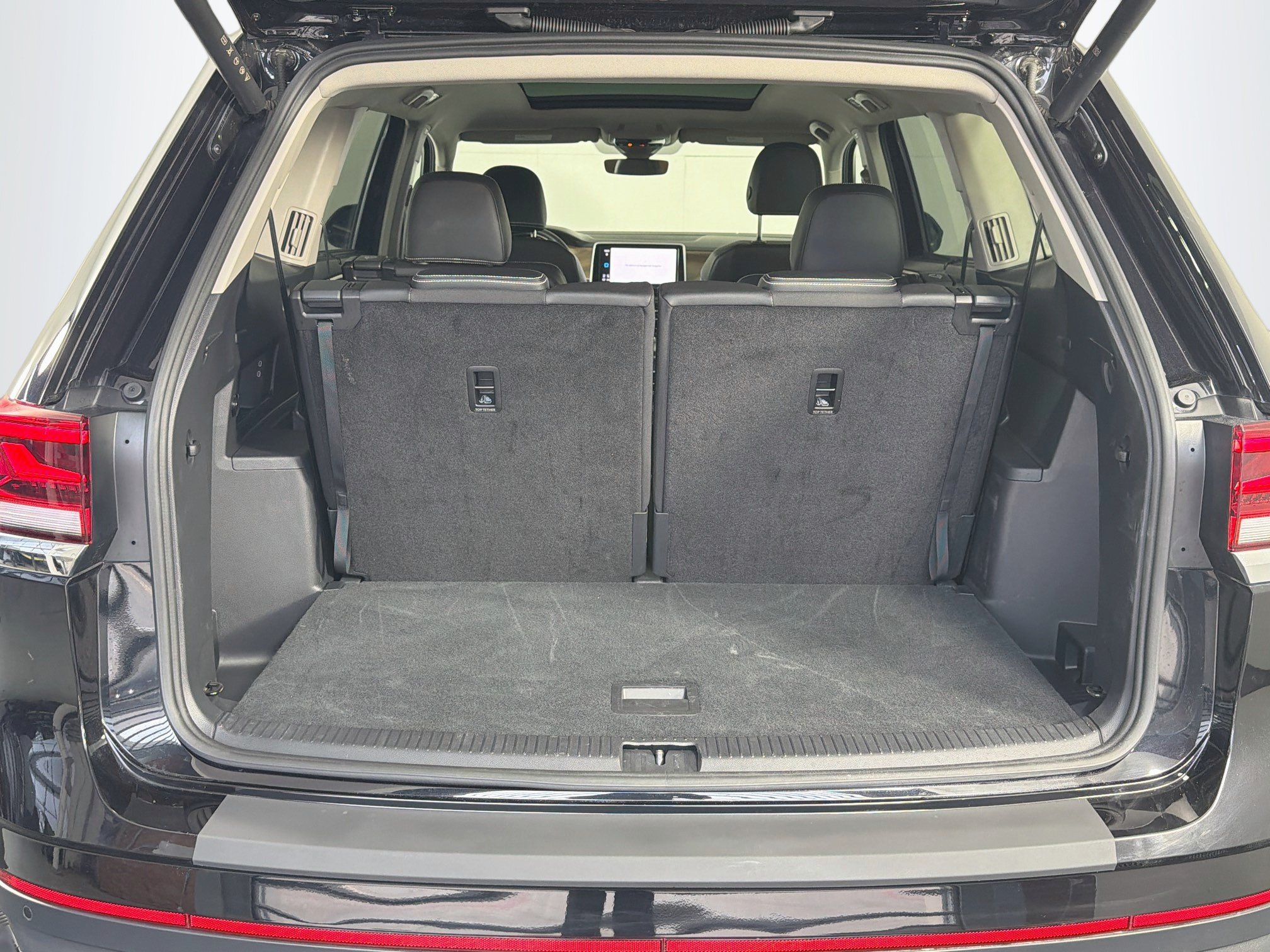 Used 2025 Volkswagen Atlas SE FWD image 32