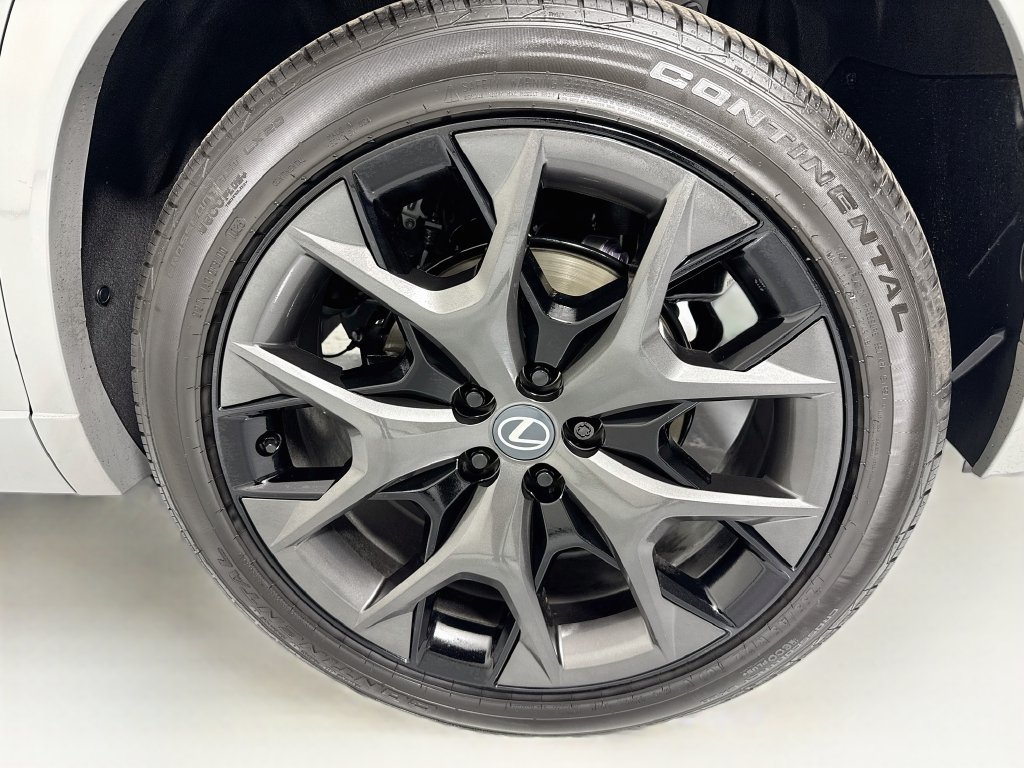 Used 2026 Lexus TX 500h AWD w/ Technology Package image 32