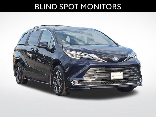 Certified 2025 Toyota Sienna Platinum AWD/4WD image 3