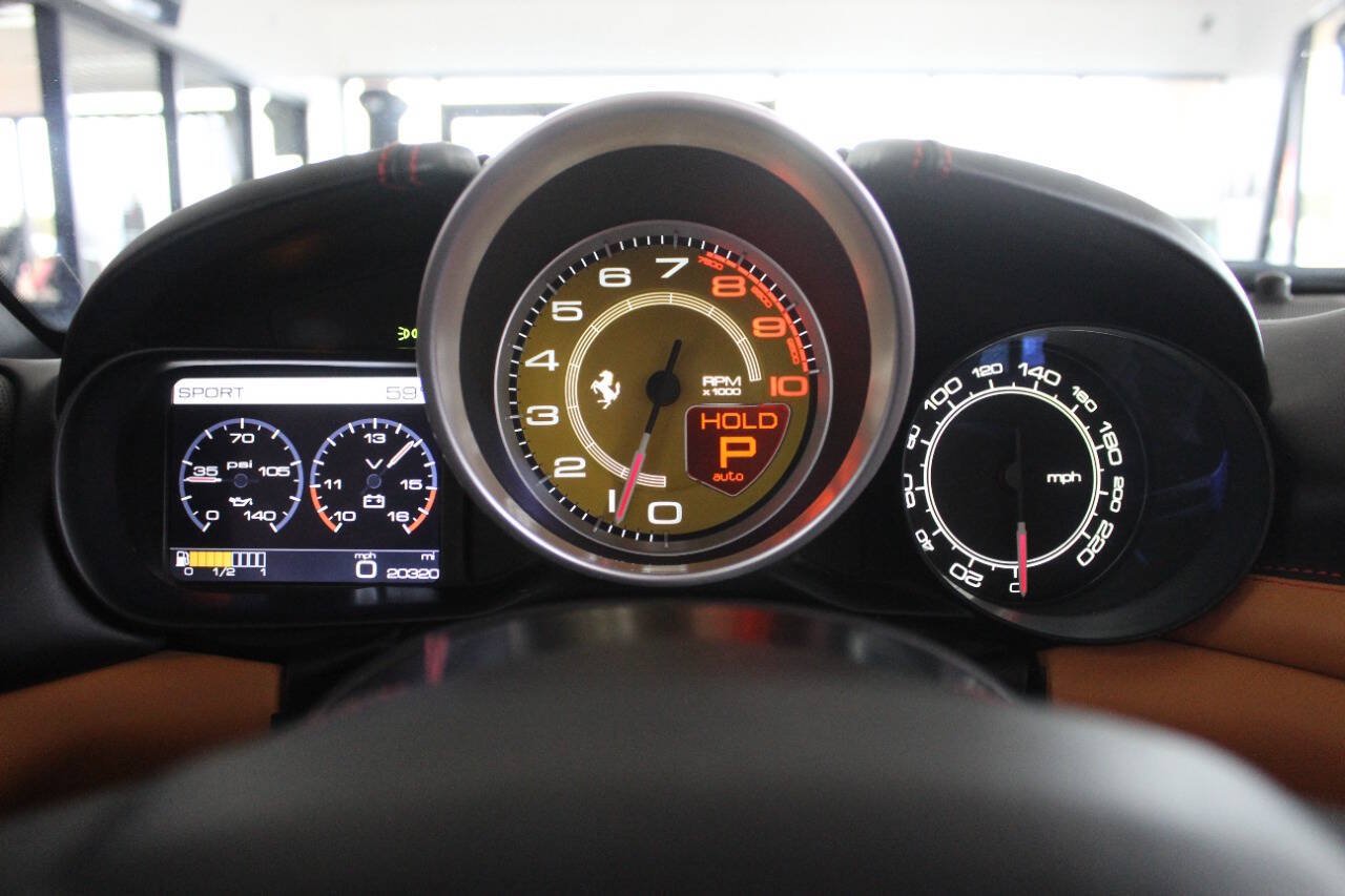 Used 2016 Ferrari California T RWD image 18