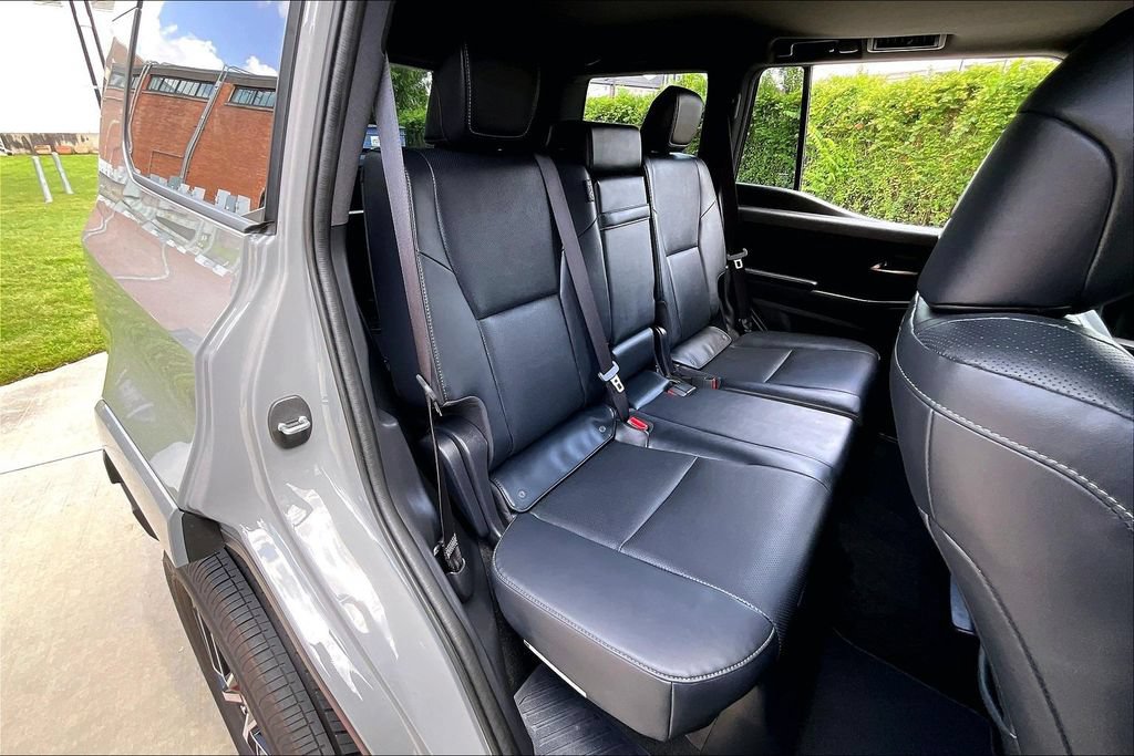 Used 2026 Lexus GX 550 w/ Accessory Package (2T) AWD/4WD image 37