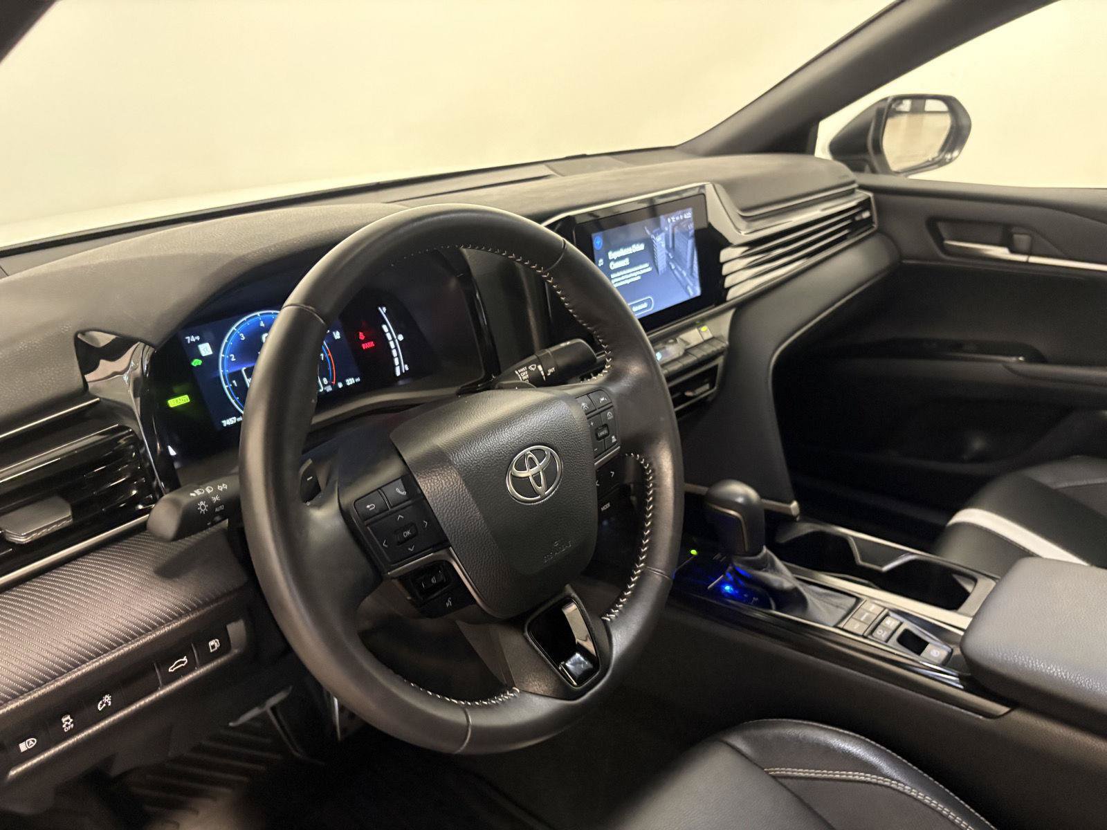 Used 2025 Toyota Camry SE FWD image 17