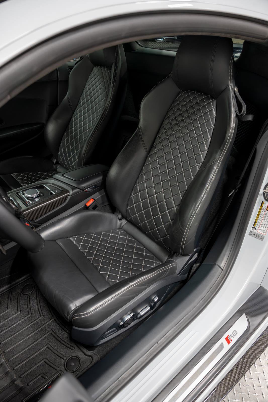 Used 2017 Audi R8 V10 plus w/ Full Leather Package image 95