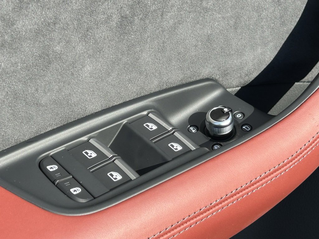 Used 2025 Audi SQ7 Prestige w/ Prestige Package image 15