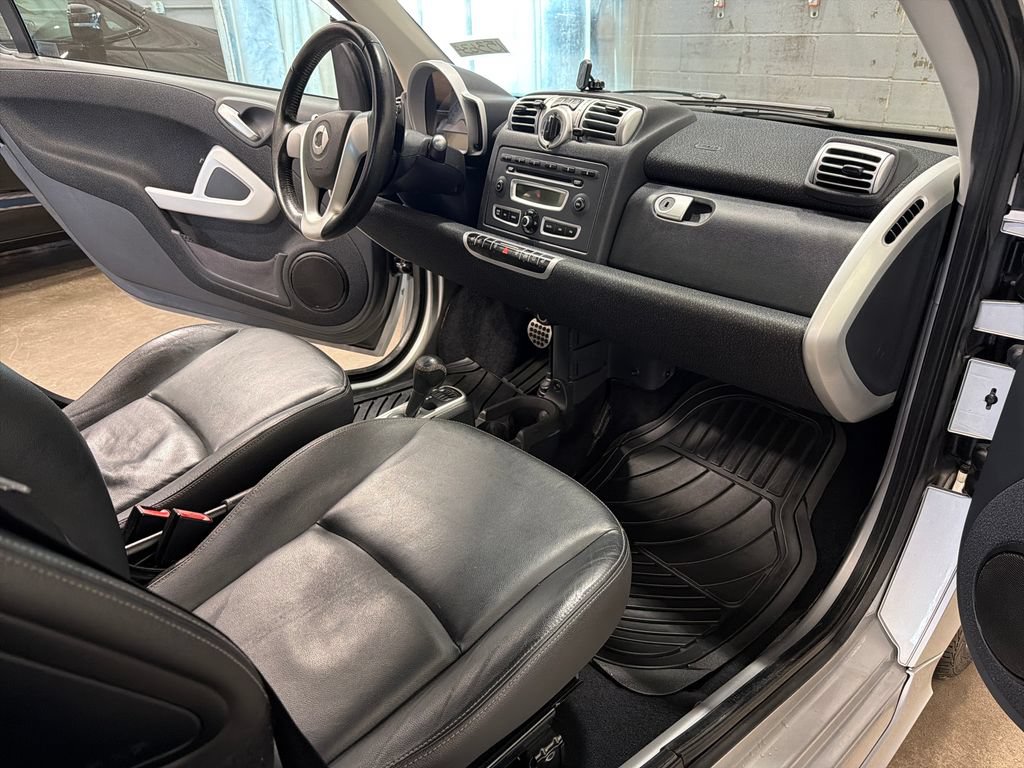 Used 2009 smart fortwo passion RWD image 4