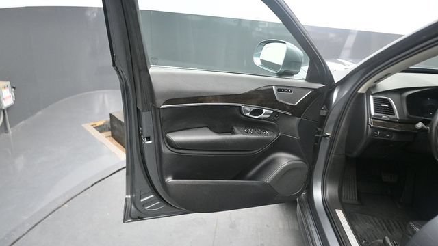 Used 2018 Volvo XC90 T5 Momentum w/ Convenience Package AWD/4WD image 10