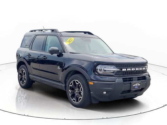 Used 2025 Ford Bronco Sport Outer Banks w/ Outer Banks Tech Package+ AWD/4WD image 3