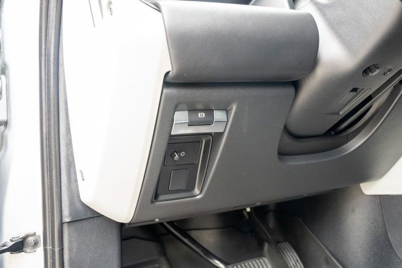 Used 2023 Land Rover Defender 130 SE AWD/4WD image 38