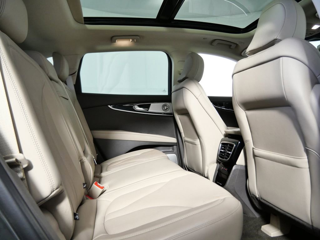 Certified 2022 Lincoln Nautilus Reserve w/ Equipment Group 202A image 14